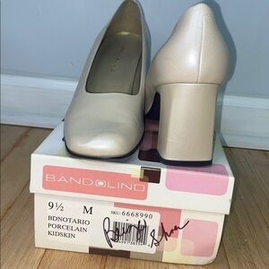 Bandolino Women's Classic Beige Heels
